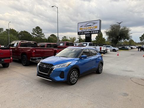 Used 2022 Nissan Kicks SV FWD image 3