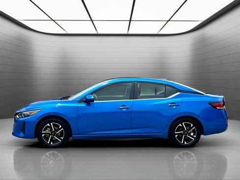 Used 2025 Nissan Sentra SV FWD image 11