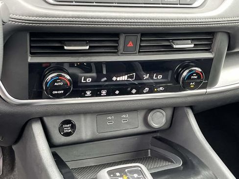 Used 2024 Nissan Rogue SV AWD/4WD image 31
