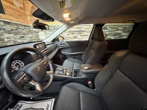 Used 2022 Mitsubishi Outlander ES AWD/4WD image 11