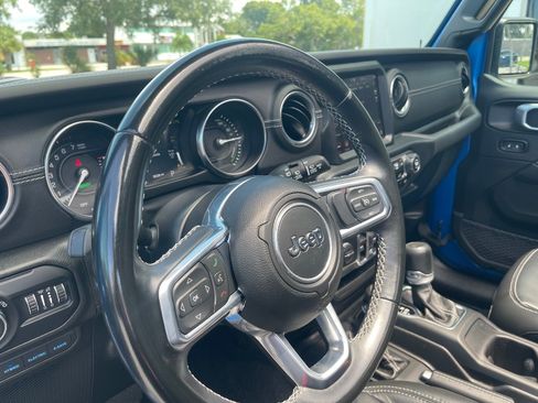 Used 2022 Jeep Wrangler Unlimited Sahara AWD/4WD image 11
