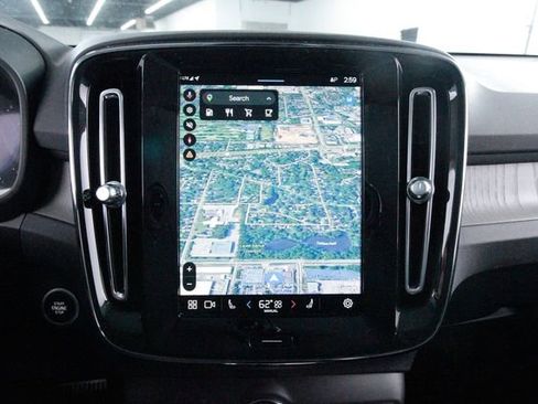 Certified 2025 Volvo XC40 B5 Ultra w/ Protection Package Premier AWD/4WD image 13