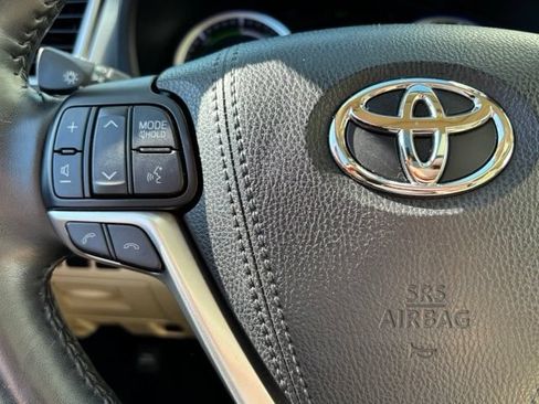 Used 2017 Toyota Highlander Limited Platinum AWD/4WD image 14