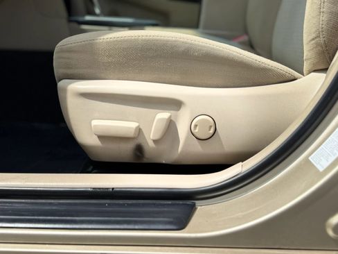 Used 2012 Toyota Camry LE image 12