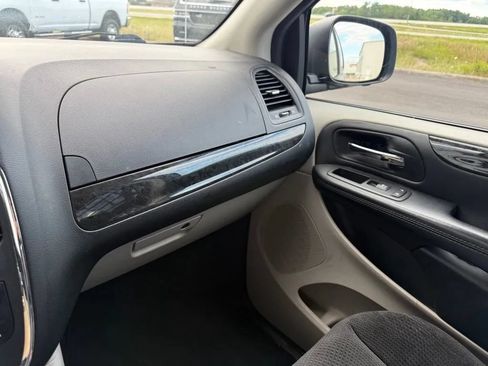 Used 2018 Dodge Grand Caravan SE FWD image 19