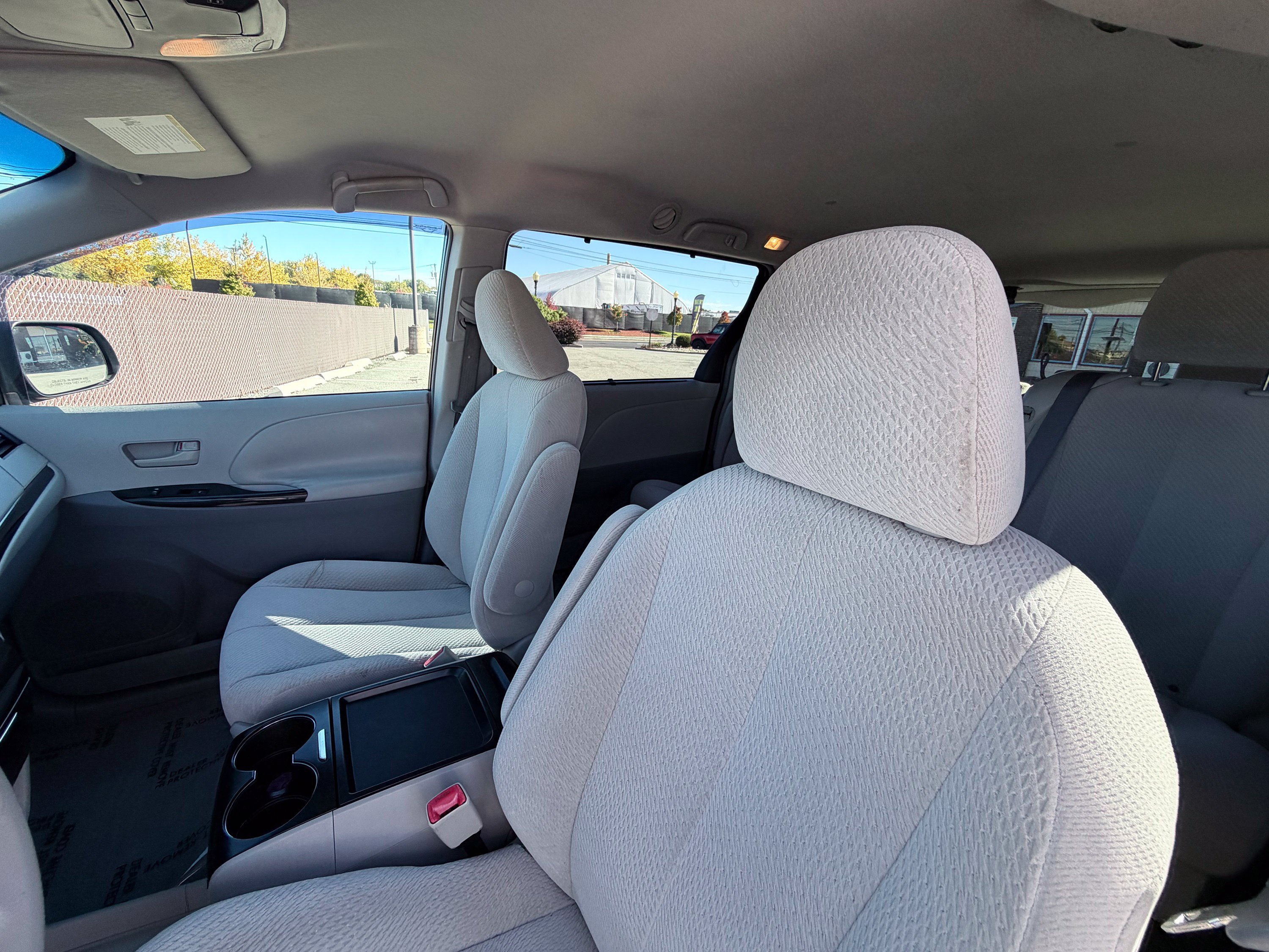 Used 2011 Toyota Sienna LE FWD image 14
