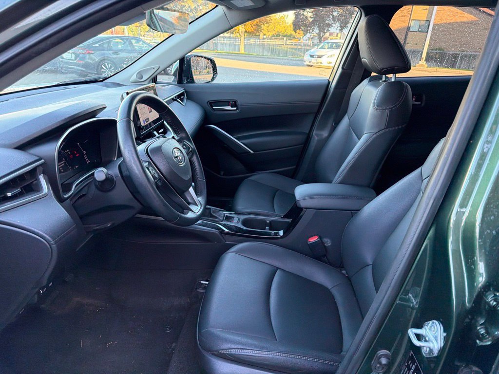 Used 2024 Toyota Corolla Cross XLE w/ Convenience Package AWD/4WD image 18