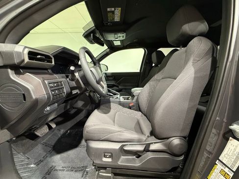 Certified 2025 Toyota Tacoma SR5 AWD/4WD image 9