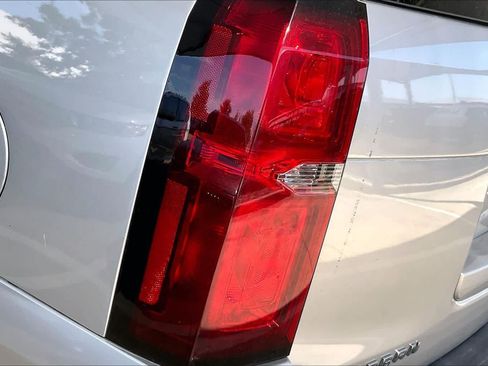 Used 2015 Chevrolet Suburban LTZ RWD image 27