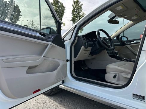 Used 2019 Volkswagen Golf Alltrack SE image 19