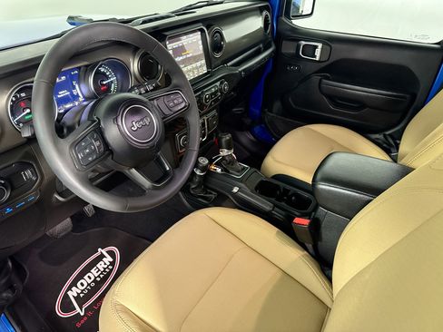 Used 2023 Jeep Wrangler Unlimited w/ Cold Weather Group AWD/4WD image 15