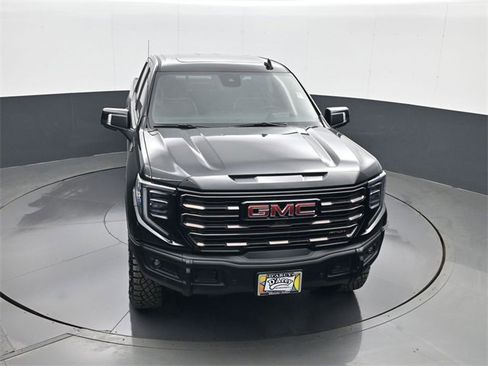 Used 2025 GMC Sierra 1500 AT4X image 14