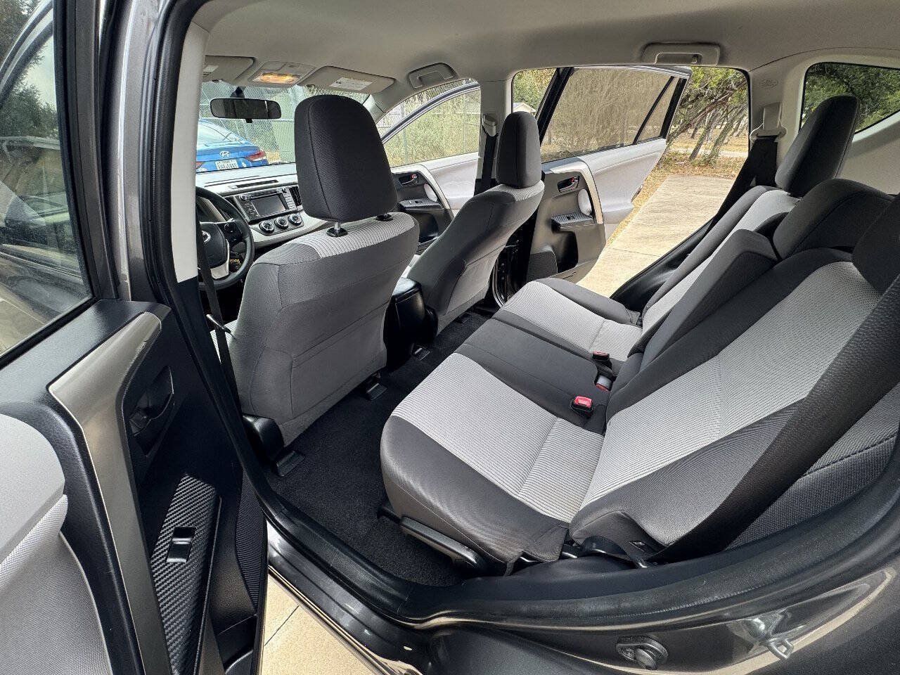 Used 2013 Toyota RAV4 LE FWD image 26