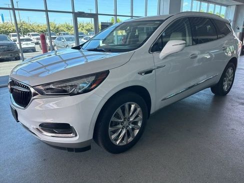 Used 2021 Buick Enclave Essence w/ Sound and Sites Package image 3