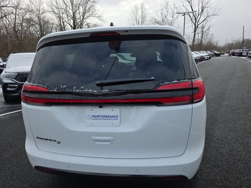 New 2026 Chrysler Pacifica Select w/ S Appearance Package image 24