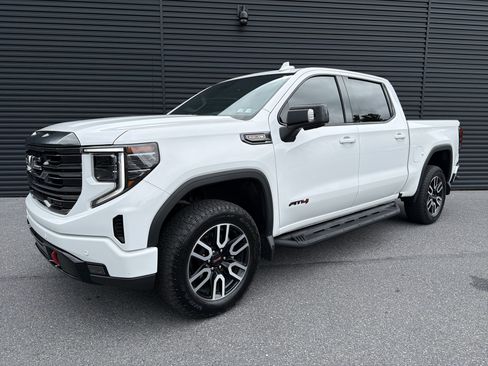 Used 2024 GMC Sierra 1500 AT4 w/ Technology Package AWD/4WD image 1