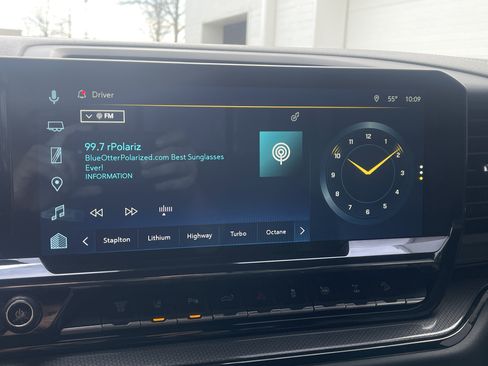 Used 2025 Chevrolet Silverado 2500 ZR2 w/ Technology Package image 13