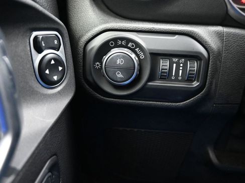 Used 2020 Jeep Gladiator Overland AWD/4WD image 14