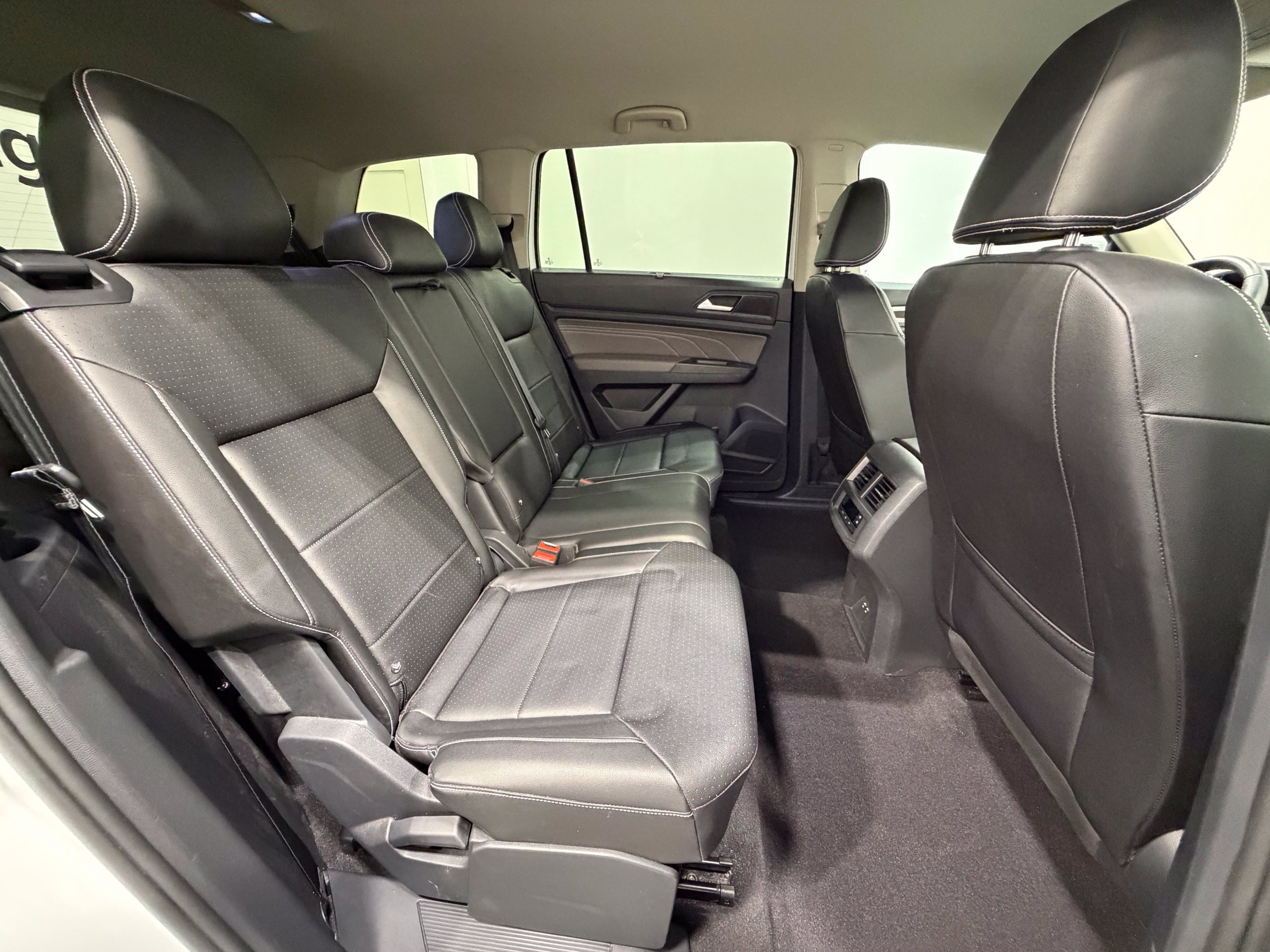Certified 2023 Volkswagen Atlas SE w/ Black Wheel Package FWD image 32