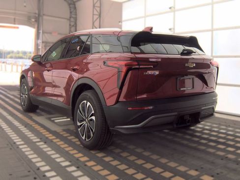 Used 2025 Chevrolet Blazer EV LT AWD/4WD image 4