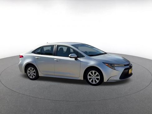 Used 2025 Toyota Corolla LE FWD image 2
