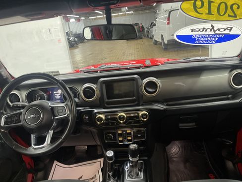 Used 2019 Jeep Wrangler Unlimited Sahara image 23