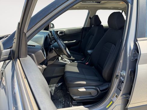 Used 2022 Hyundai Venue SEL FWD image 6