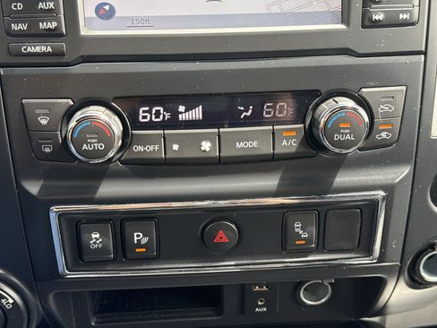 Used 2018 Nissan Titan SV w/ SV Convenience Package AWD/4WD image 22