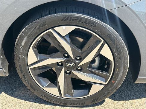 Used 2023 Hyundai Elantra SEL w/ Convenience Package FWD image 10