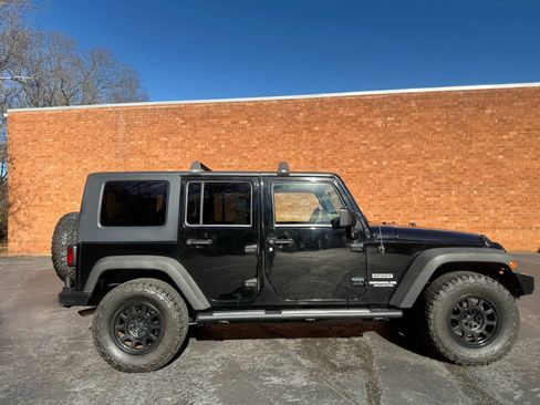 Used 2010 Jeep Wrangler Unlimited Sport image 11
