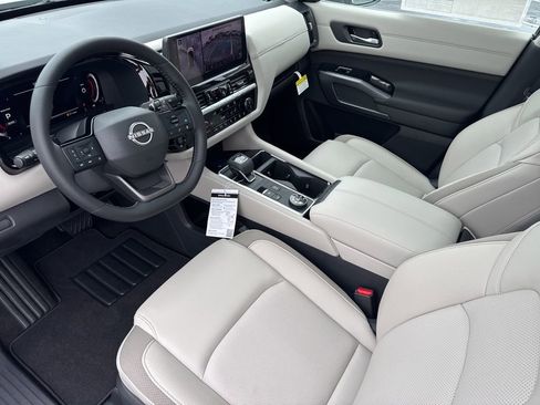 New 2026 Nissan Pathfinder SL w/ SL Premium Package image 10