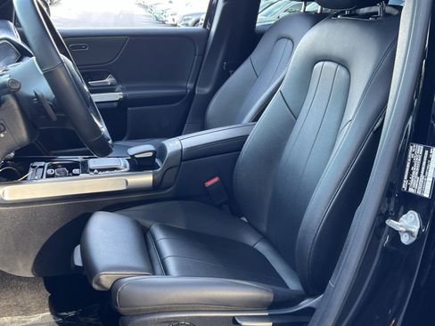Used 2022 Mercedes-Benz GLB 250 4MATIC w/ Premium Package Lite image 18