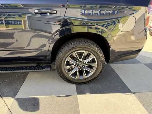 Used 2021 Chevrolet Tahoe Z71 w/ Z71 Signature Package image 12