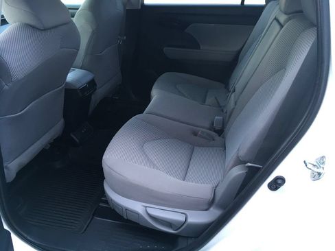 Used 2020 Toyota Highlander LE AWD/4WD image 26
