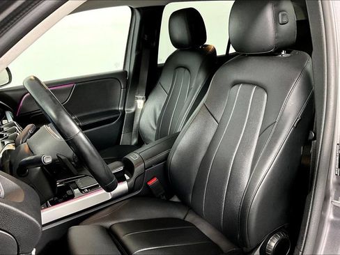 Used 2022 Mercedes-Benz GLB 250 4MATIC w/ Premium Package Lite image 25