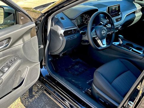New 2025 Nissan Altima 2.5 SV image 6