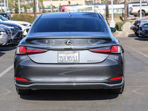 Used 2025 Lexus ES 300h w/ Premium Package FWD image 25