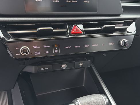 Used 2023 Kia Niro LX image 29