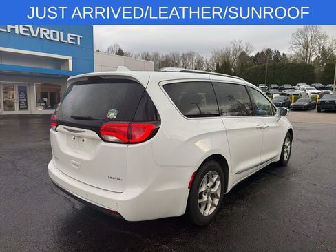 Used 2019 Chrysler Pacifica Limited image 2