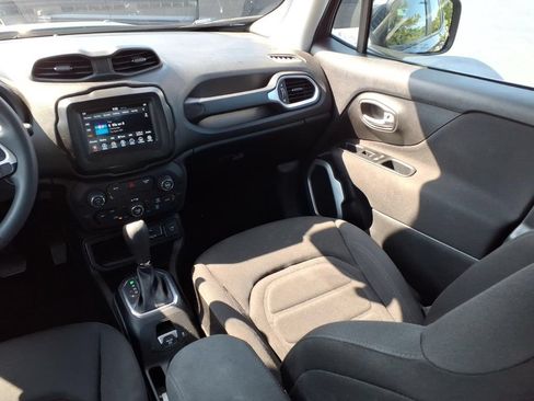 Used 2020 Jeep Renegade Latitude w/ Popular Equipment Group FWD image 13