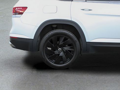 Used 2024 Volkswagen Atlas SE w/ Black Wheel Package FWD image 41