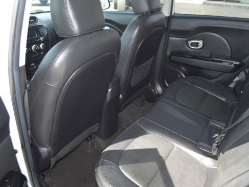 Used 2016 Kia Soul ! FWD image 19