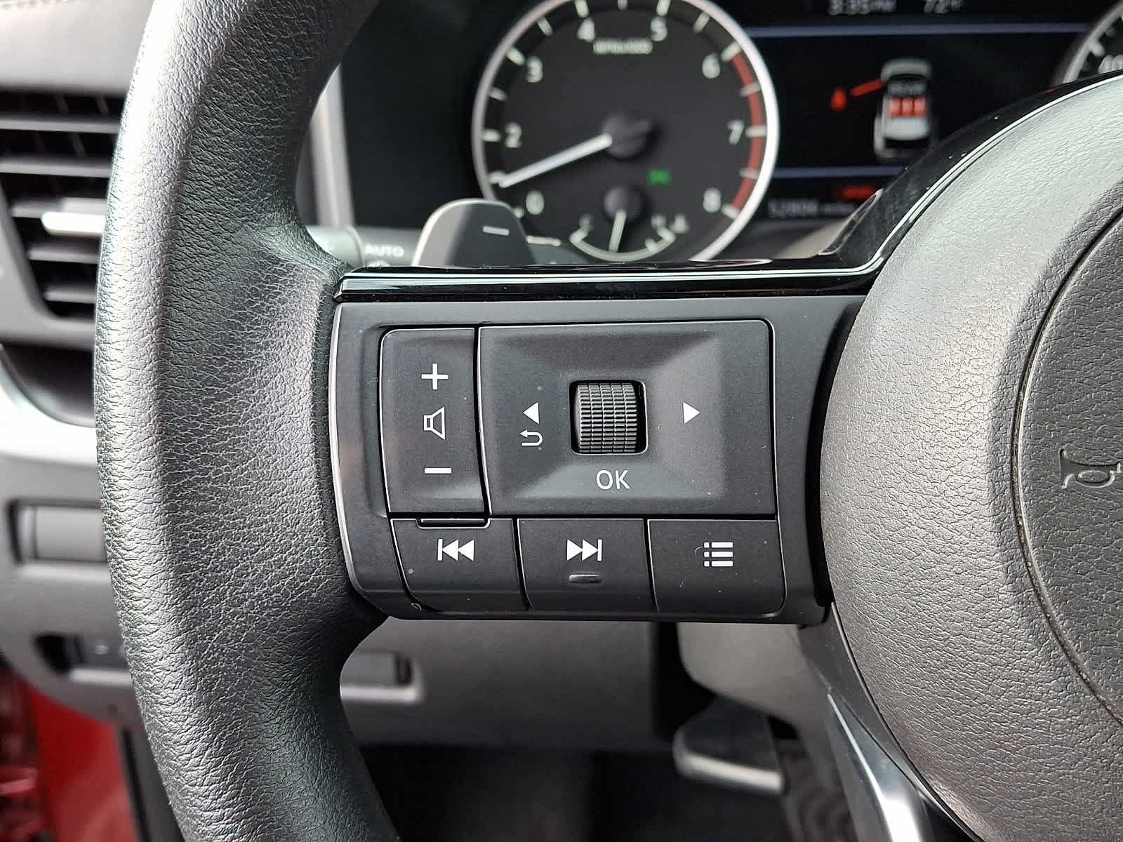 Used 2023 Nissan Rogue SV AWD/4WD image 23