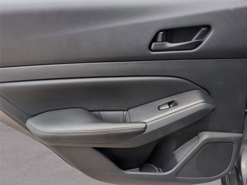 Used 2025 Nissan Altima 2.5 SV FWD image 31