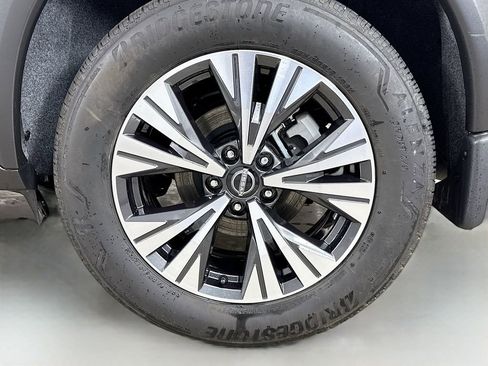 Used 2023 Nissan Rogue SV w/ SV Premium B Package image 31