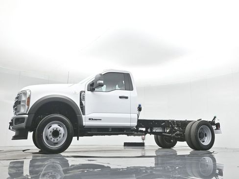 New 2025 Ford F550 2WD Regular Cab Super Duty image 33