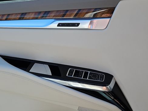 Certified 2025 Cadillac Escalade ESV Sport Platinum AWD/4WD image 11