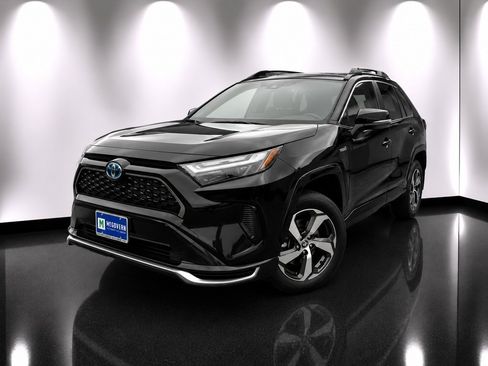 Used 2023 Toyota RAV4 SE AWD/4WD image 1
