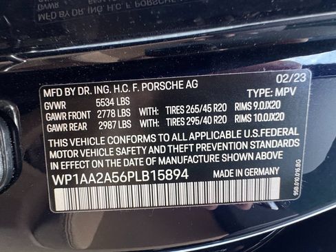 Used 2023 Porsche Macan AWD/4WD image 42