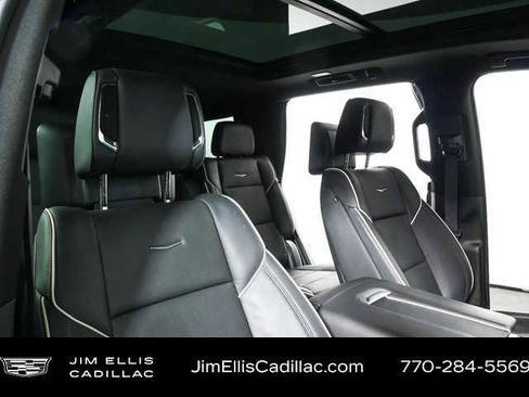 Used 2024 Cadillac Escalade Premium Luxury w/ Performance Package image 23